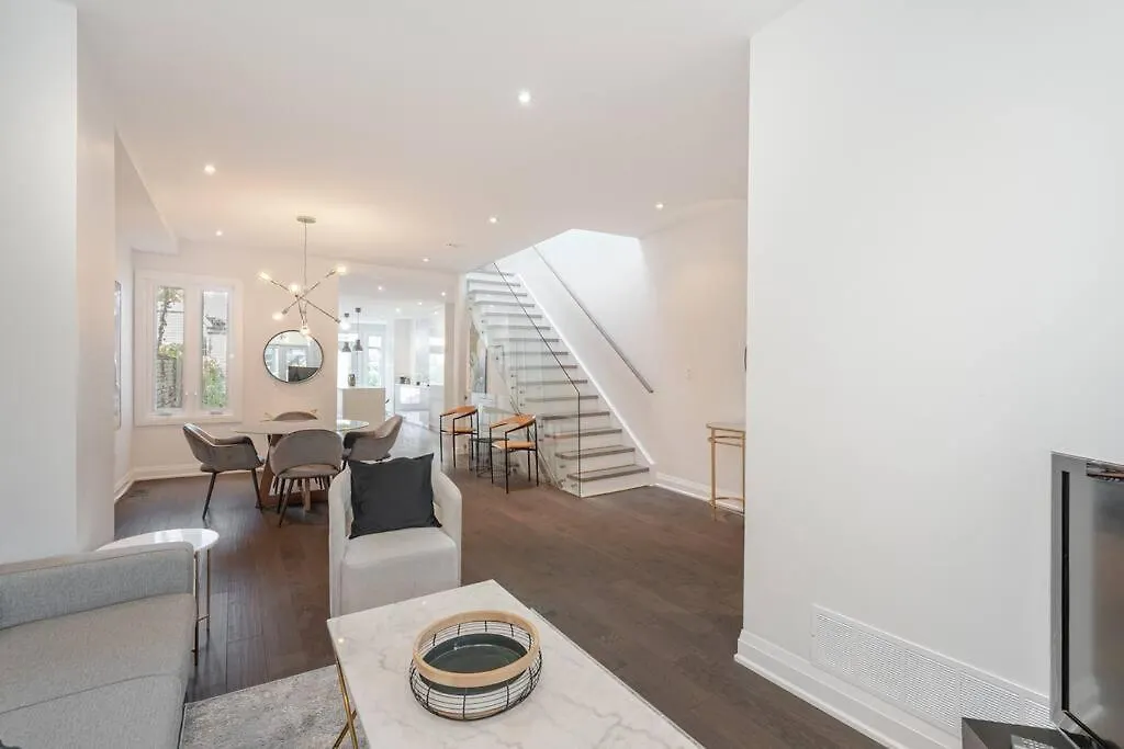 Brand New Luxury 5 Bed Oasis In The Heart Downtown Villa Toronto