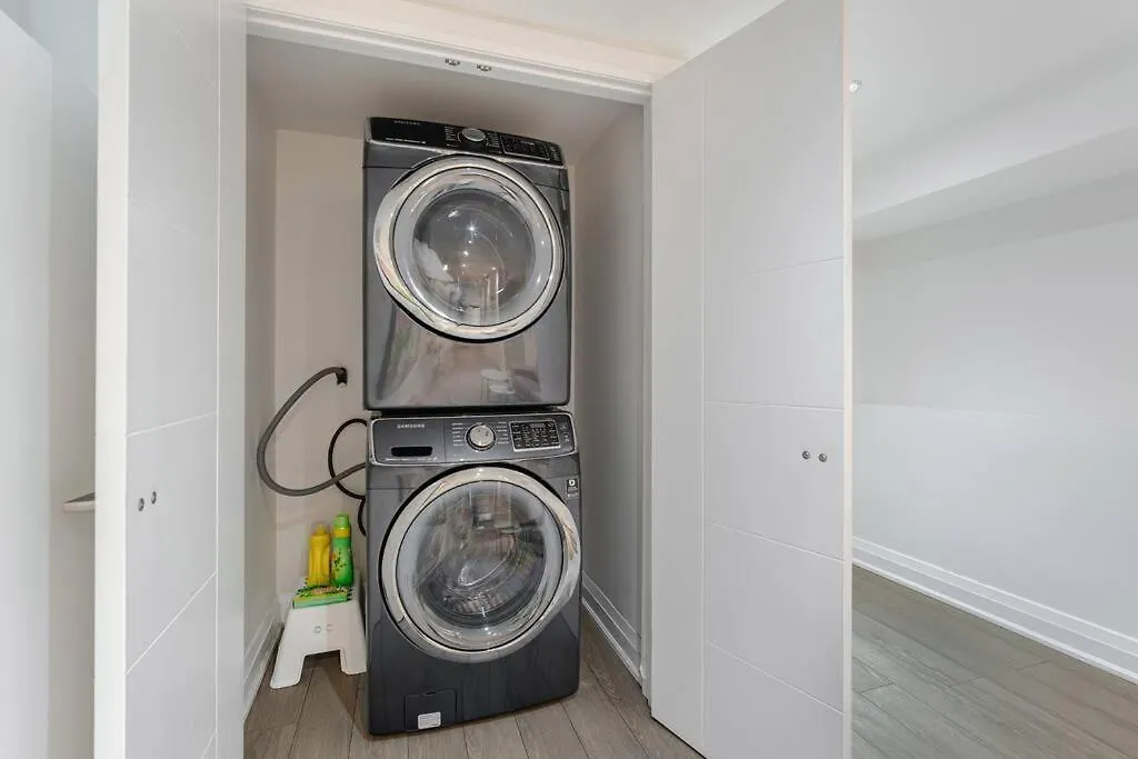 Brand New Luxury 5 Bed Oasis In The Heart Downtown Villa Toronto Canada