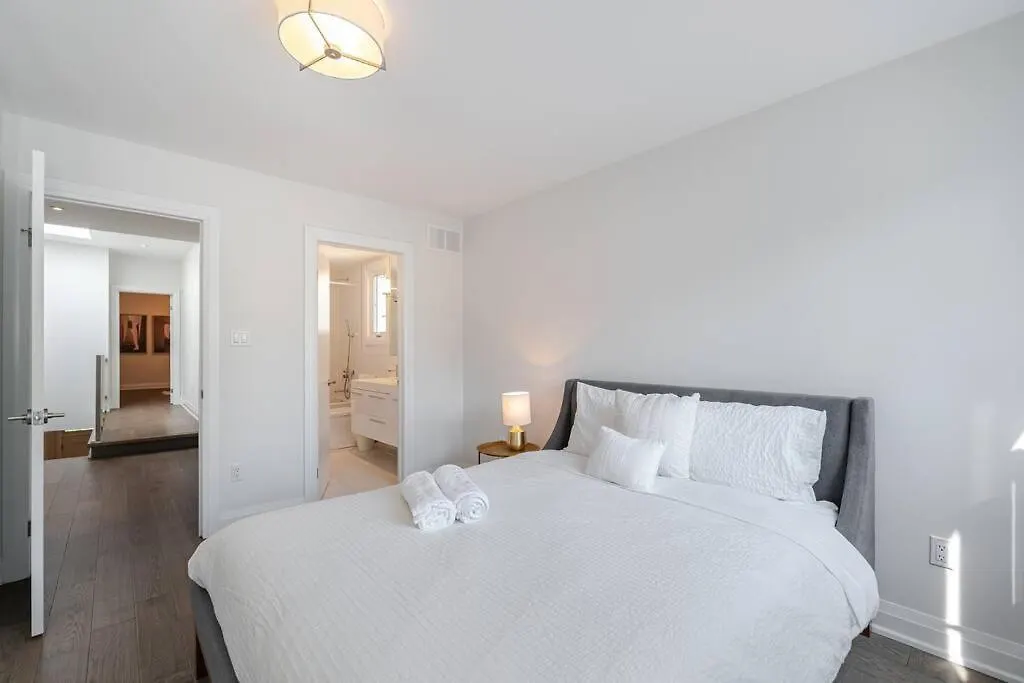 Brand New Luxury 5 Bed Oasis In The Heart Downtown Villa Toronto Canada