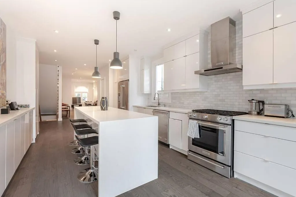 Brand New Luxury 5 Bed Oasis In The Heart Downtown Villa Toronto