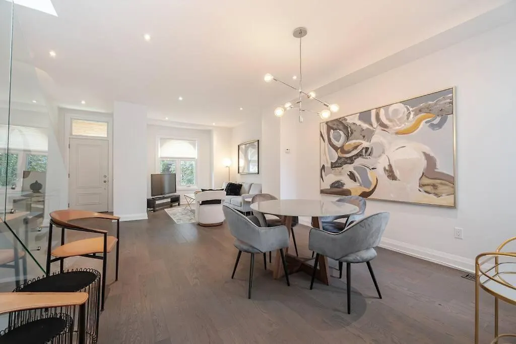 Brand New Luxury 5 Bed Oasis In The Heart Downtown Villa Toronto Canada